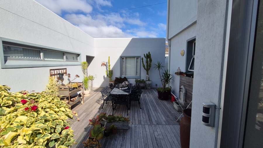 4 Bedroom Property for Sale in Summerstrand Eastern Cape